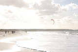 Strand am Brouwersdam im Gegenlicht